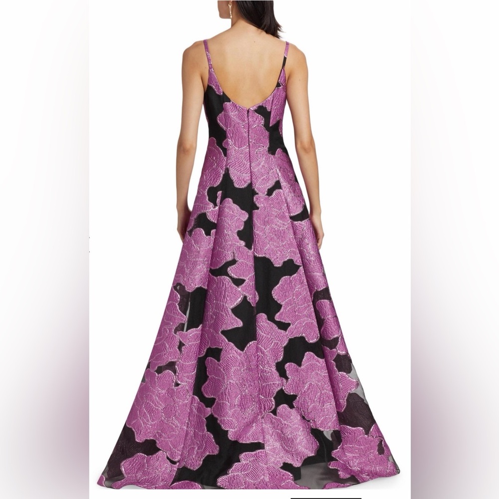 Monique Lhuillier Mariele Gown - Picture 2 of 10